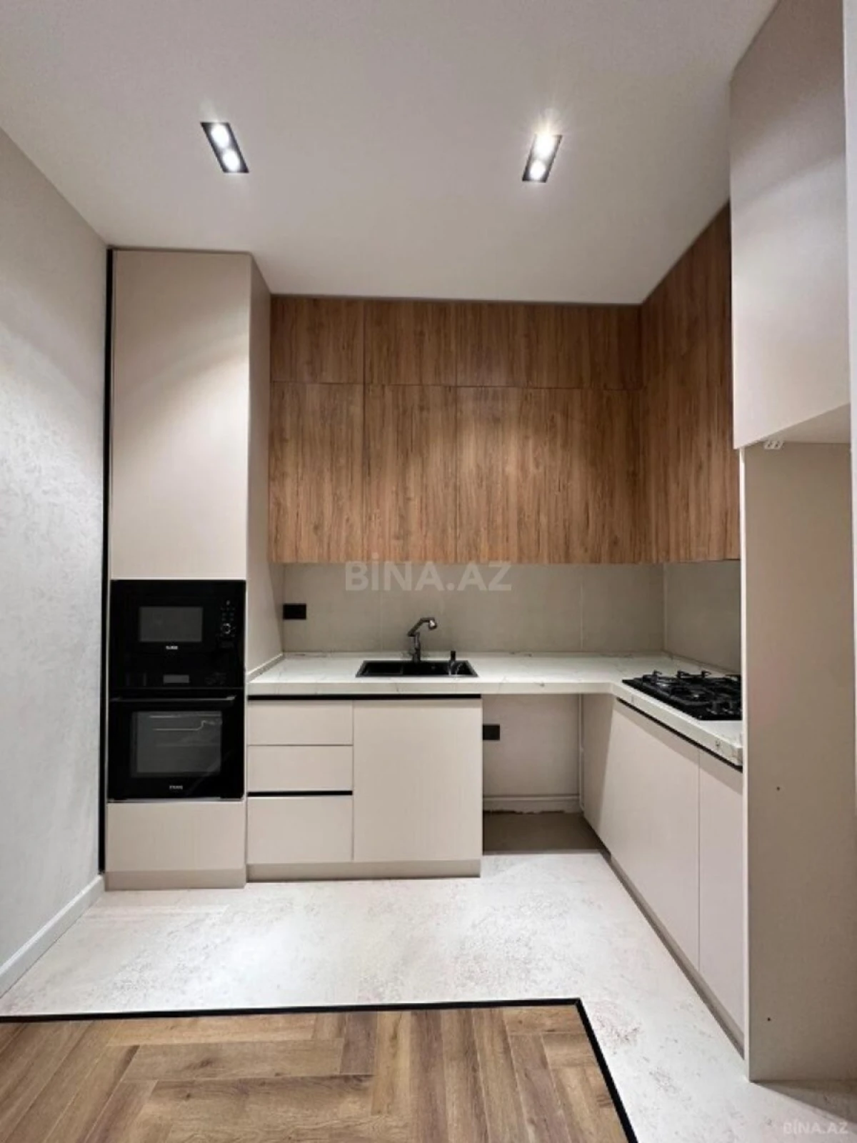 Satılır 2 otaqlı mənzil 74 m²