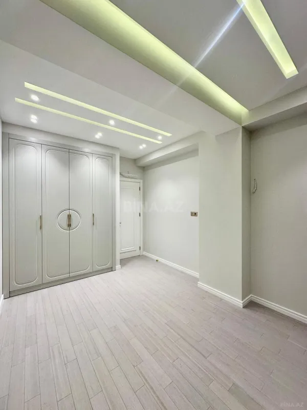 Satılır 3 otaqlı mənzil 130 m²