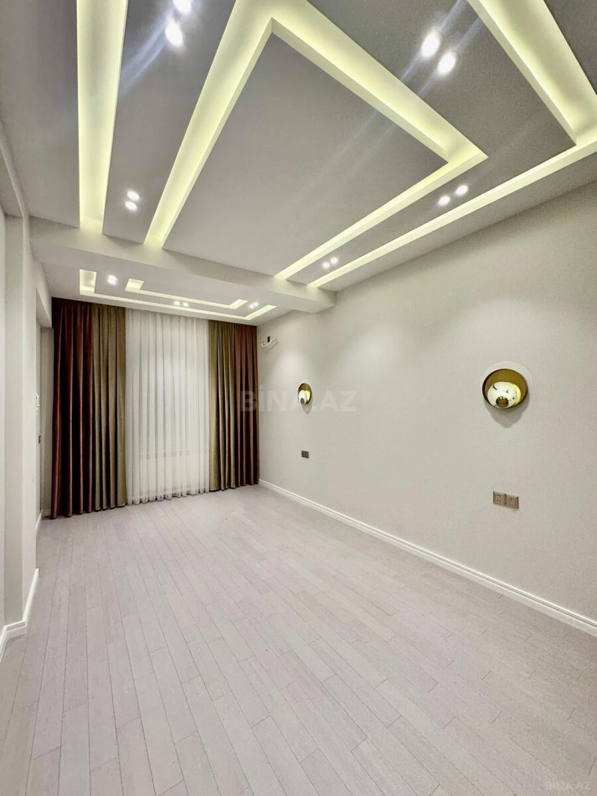 Satılır 3 otaqlı mənzil 130 m²