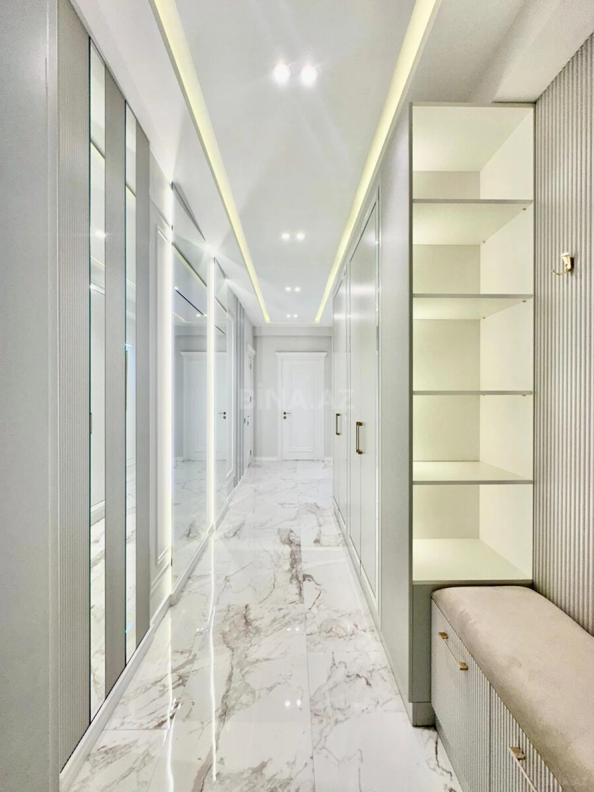 Satılır 3 otaqlı mənzil 130 m²