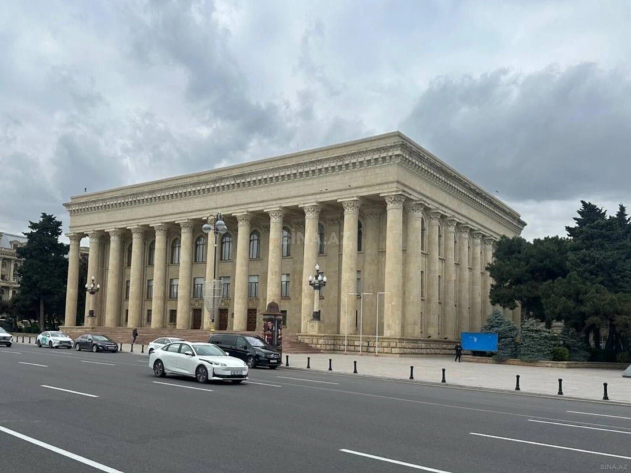 Satılır 3 otaqlı mənzil 77 m²