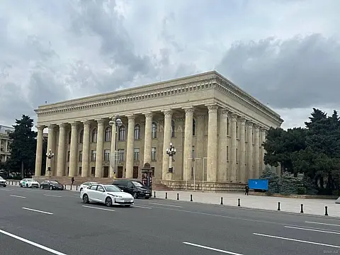 Satılır 3 otaqlı mənzil 77 m²