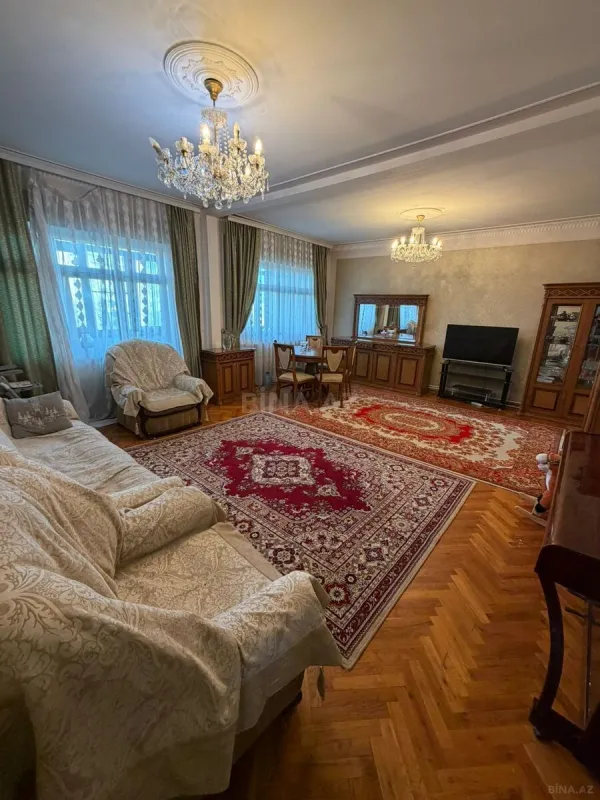 Satılır 5 otaqlı mənzil 120 m²
