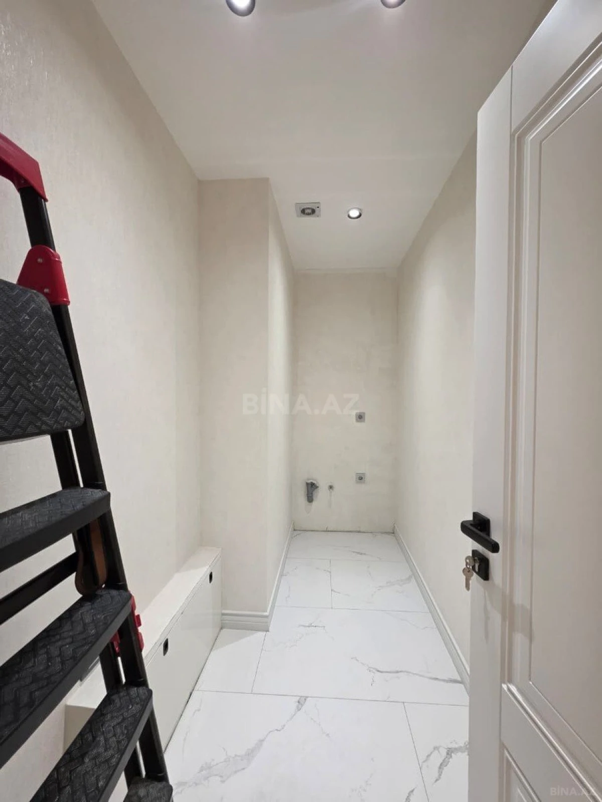 Satılır 3 otaqlı mənzil 155 m²