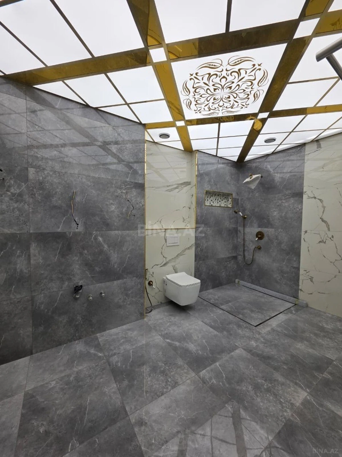 Satılır 3 otaqlı mənzil 155 m²