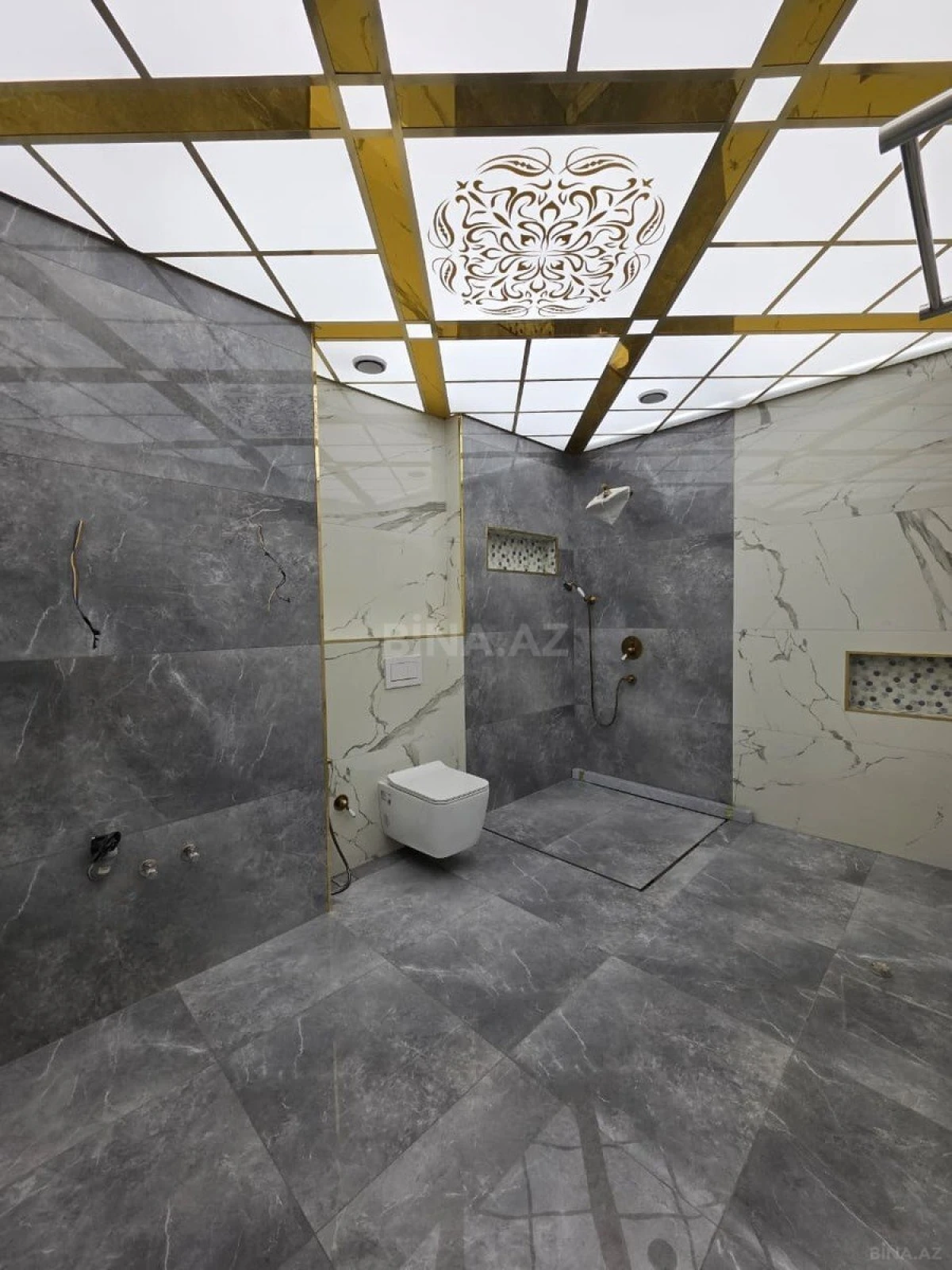 Satılır 3 otaqlı mənzil 155 m²