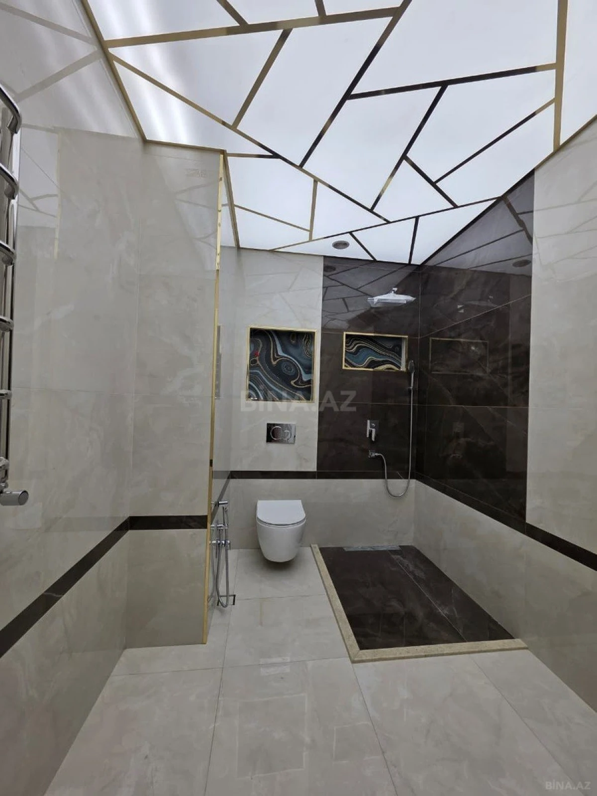 Satılır 3 otaqlı mənzil 155 m²