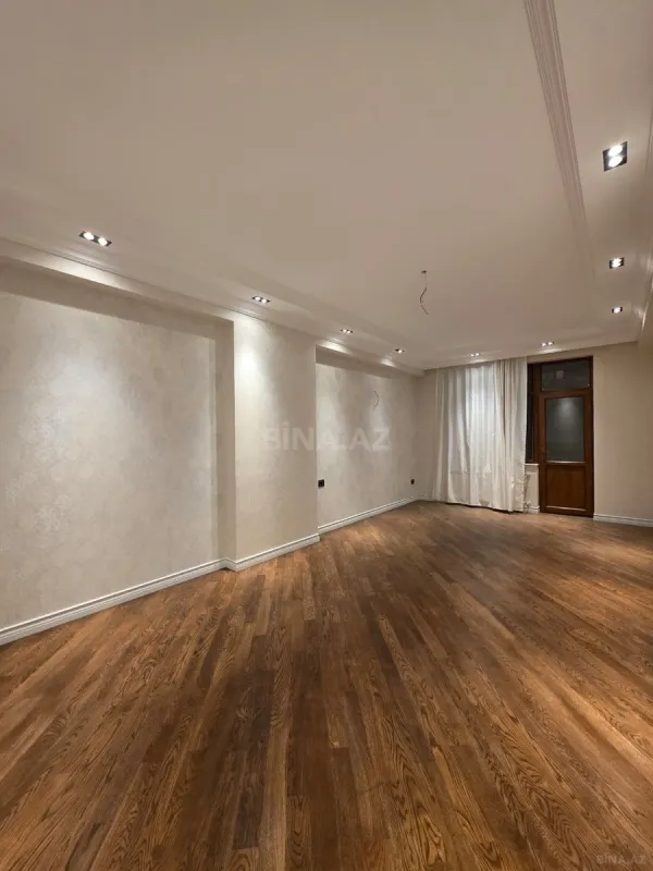 Satılır 3 otaqlı mənzil 155 m²