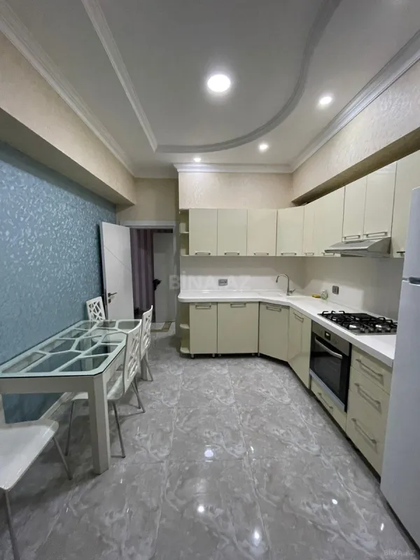 Kirayə verilir 2 otaqlı mənzil 80 m²