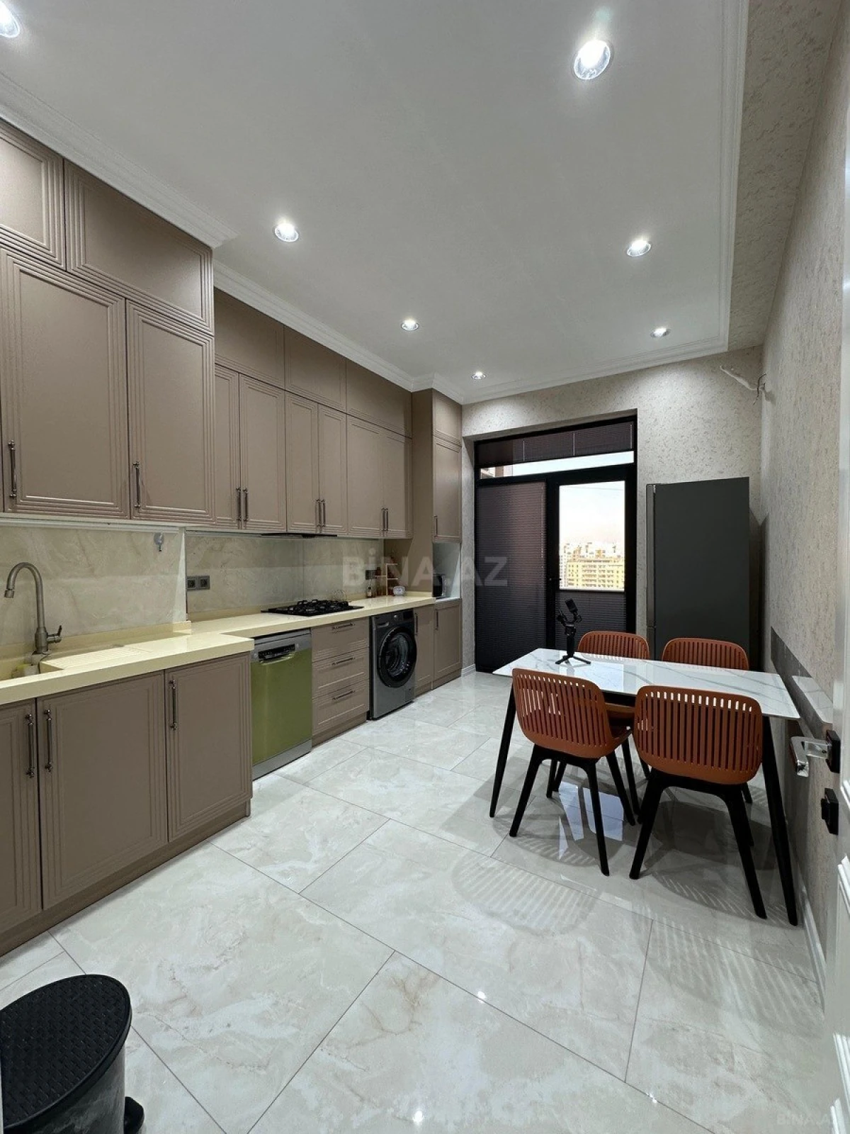 Satılır 3 otaqlı mənzil 95 m²