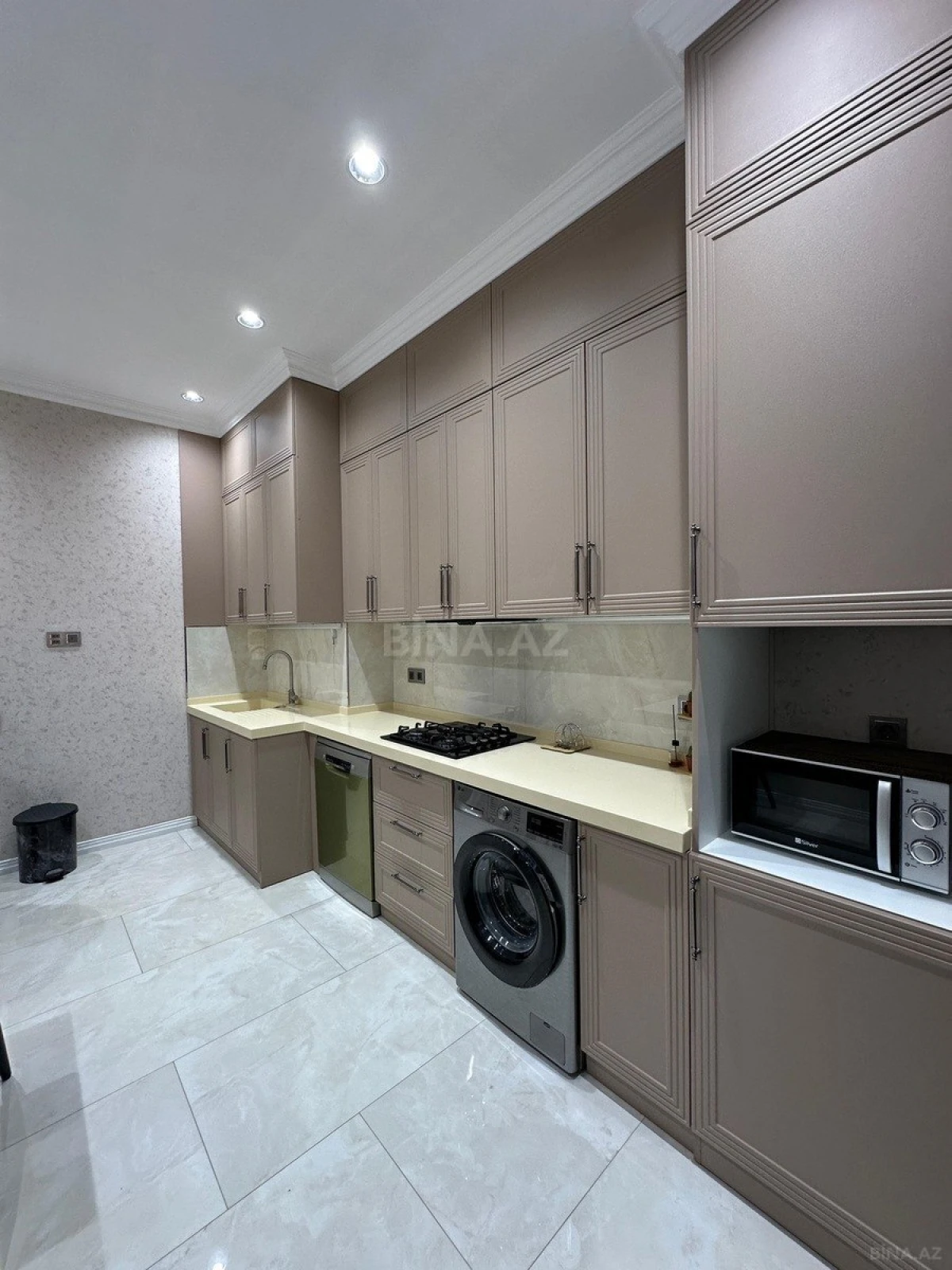 Satılır 3 otaqlı mənzil 95 m²