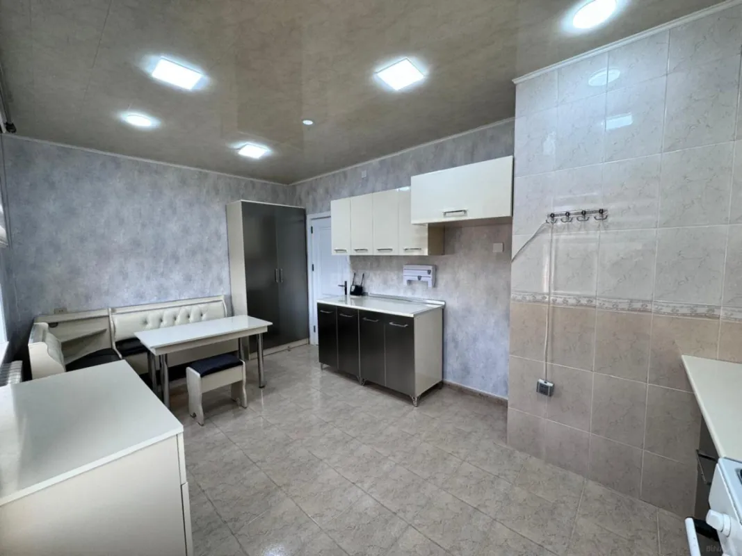 Satılır 4 otaqlı mənzil 90 m²