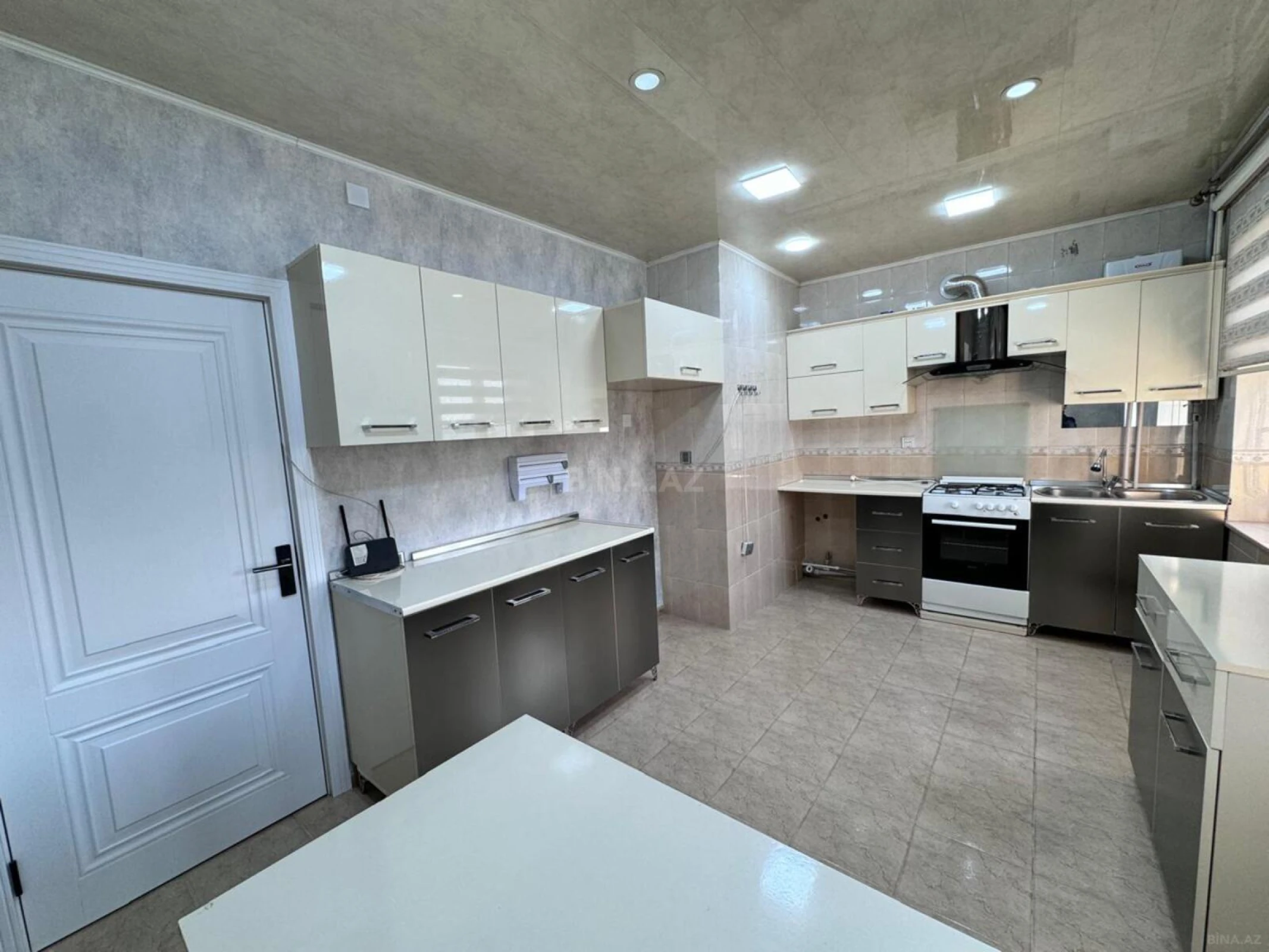 Satılır 4 otaqlı mənzil 90 m²