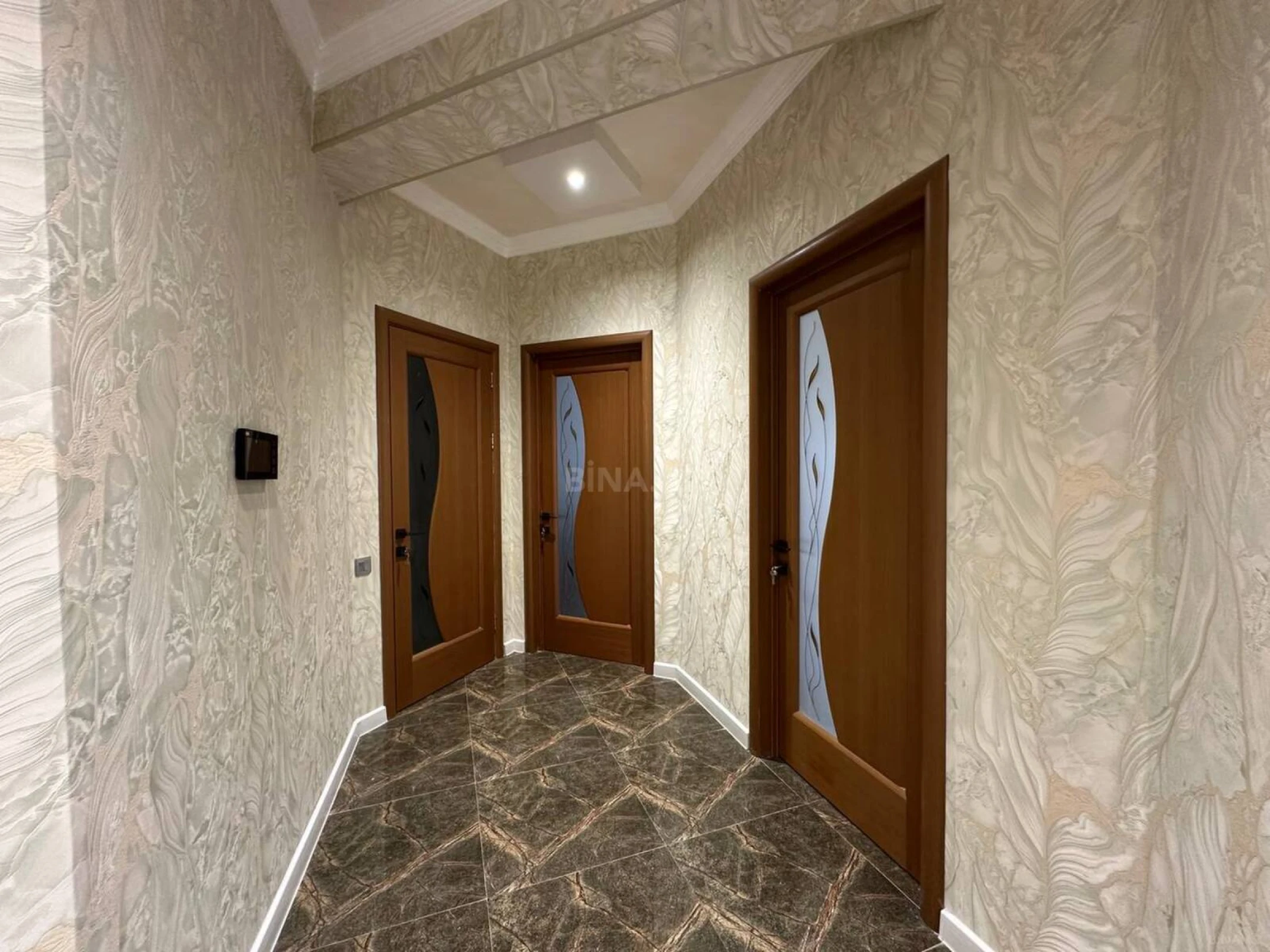 Satılır 2 otaqlı mənzil 68 m²