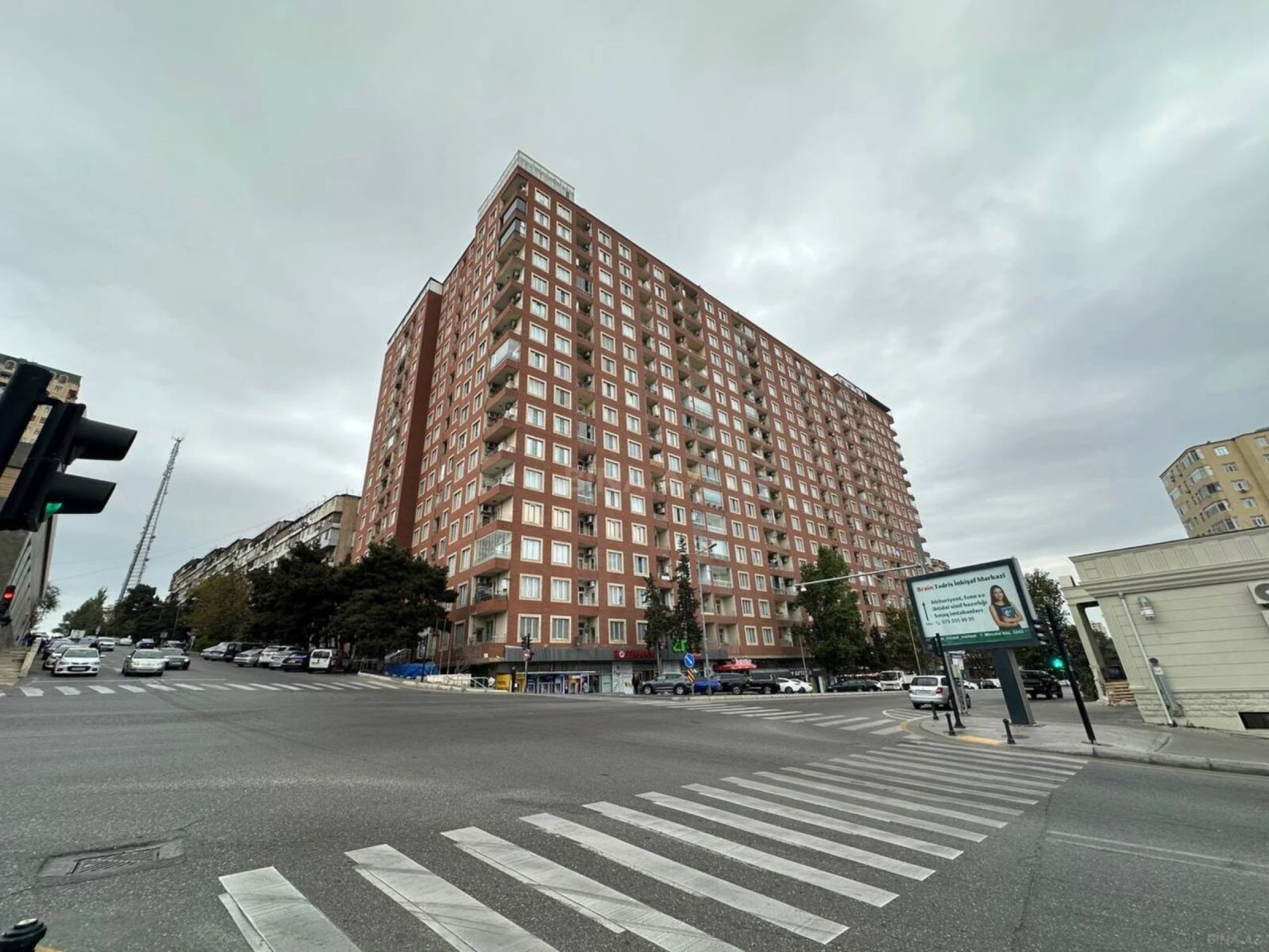 Satılır 2 otaqlı mənzil 68 m²