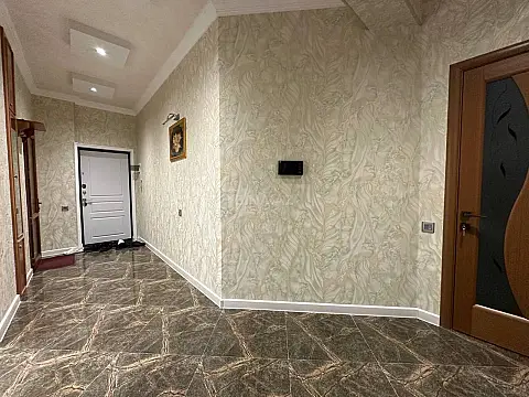 Satılır 2 otaqlı mənzil 68 m²