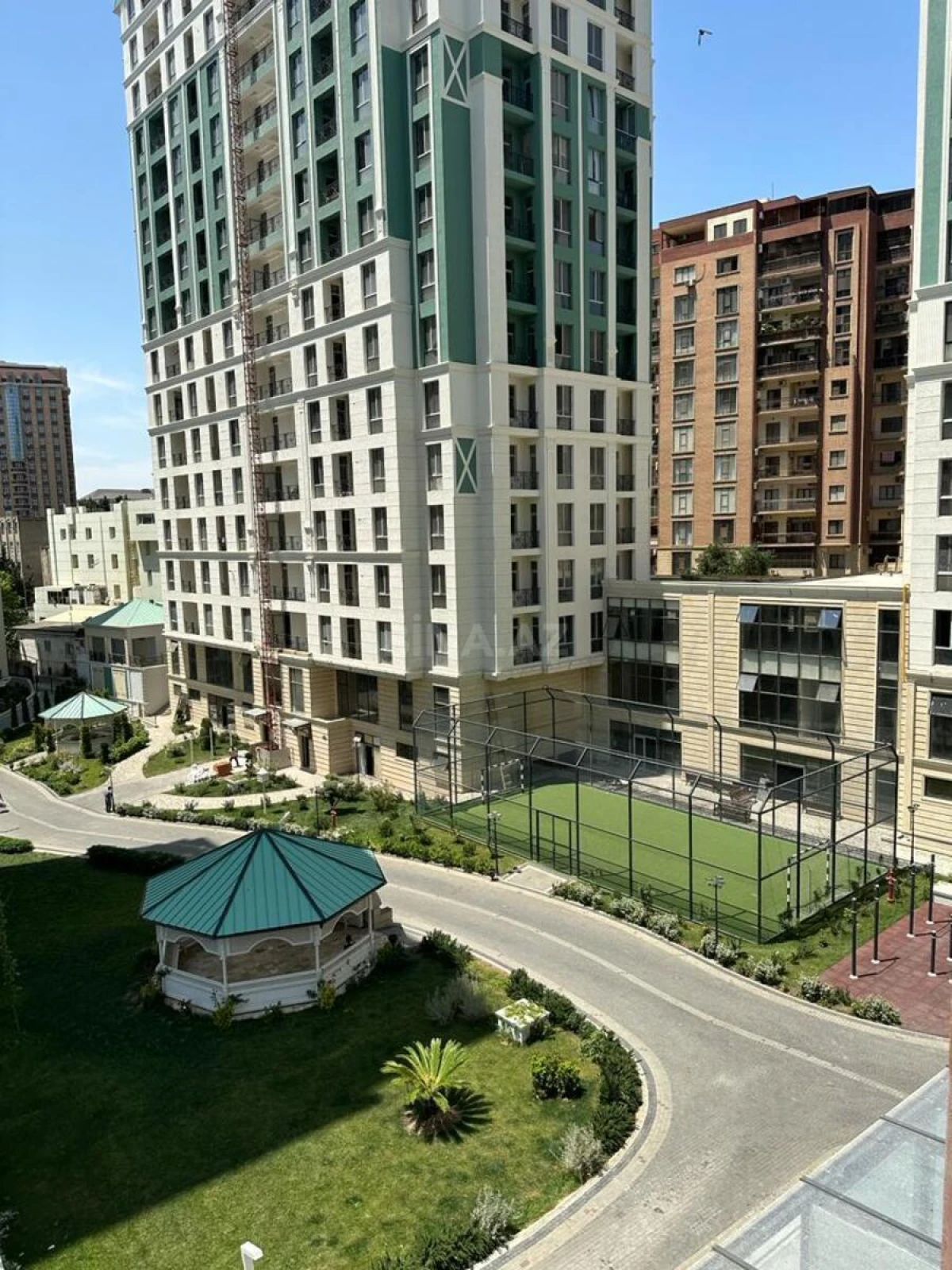 Satılır 4 otaqlı mənzil 178 m²