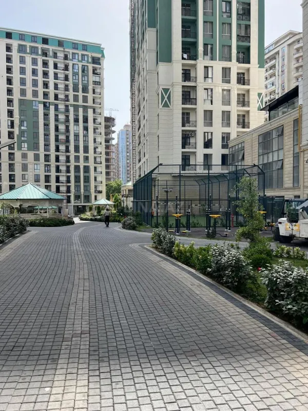 Satılır 4 otaqlı mənzil 178 m²