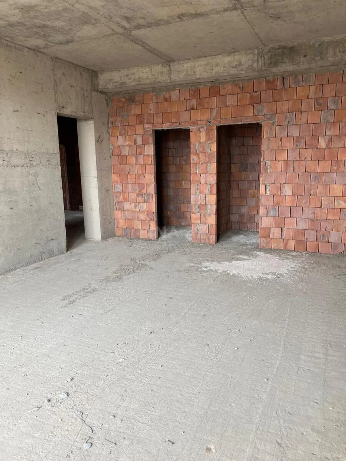 Satılır 4 otaqlı mənzil 178 m²