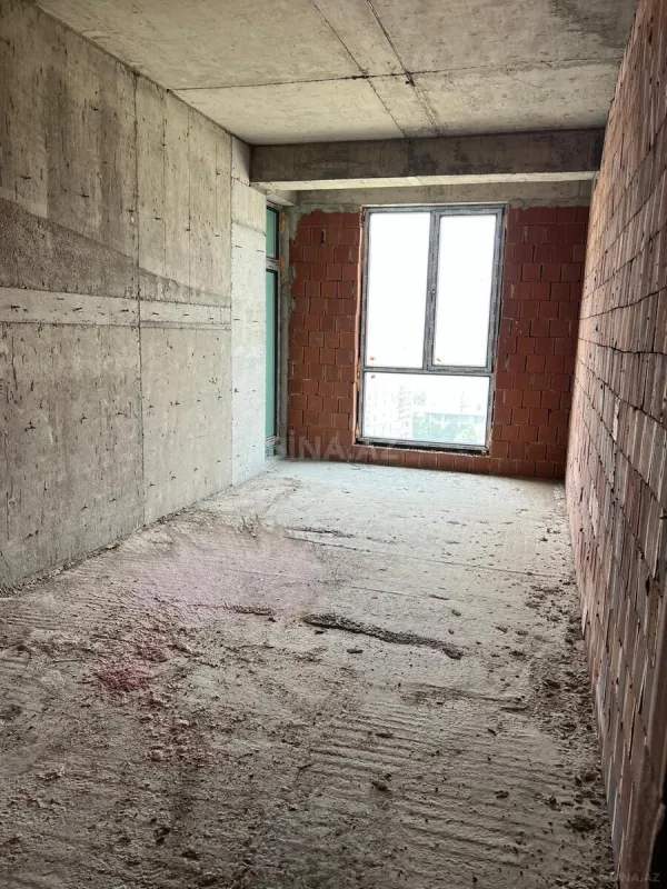 Satılır 4 otaqlı mənzil 178 m²