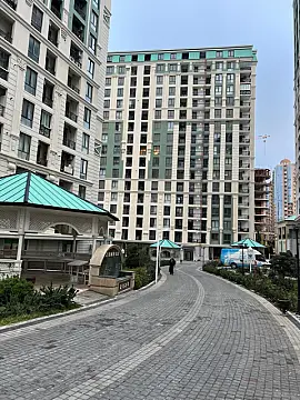 Satılır 4 otaqlı mənzil 178 m²