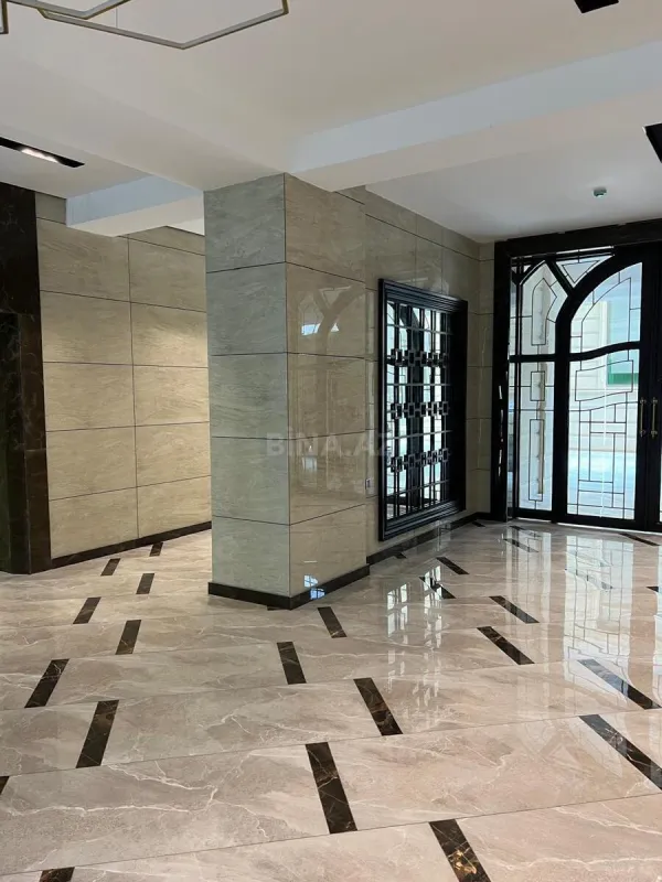 Satılır 4 otaqlı mənzil 178 m²