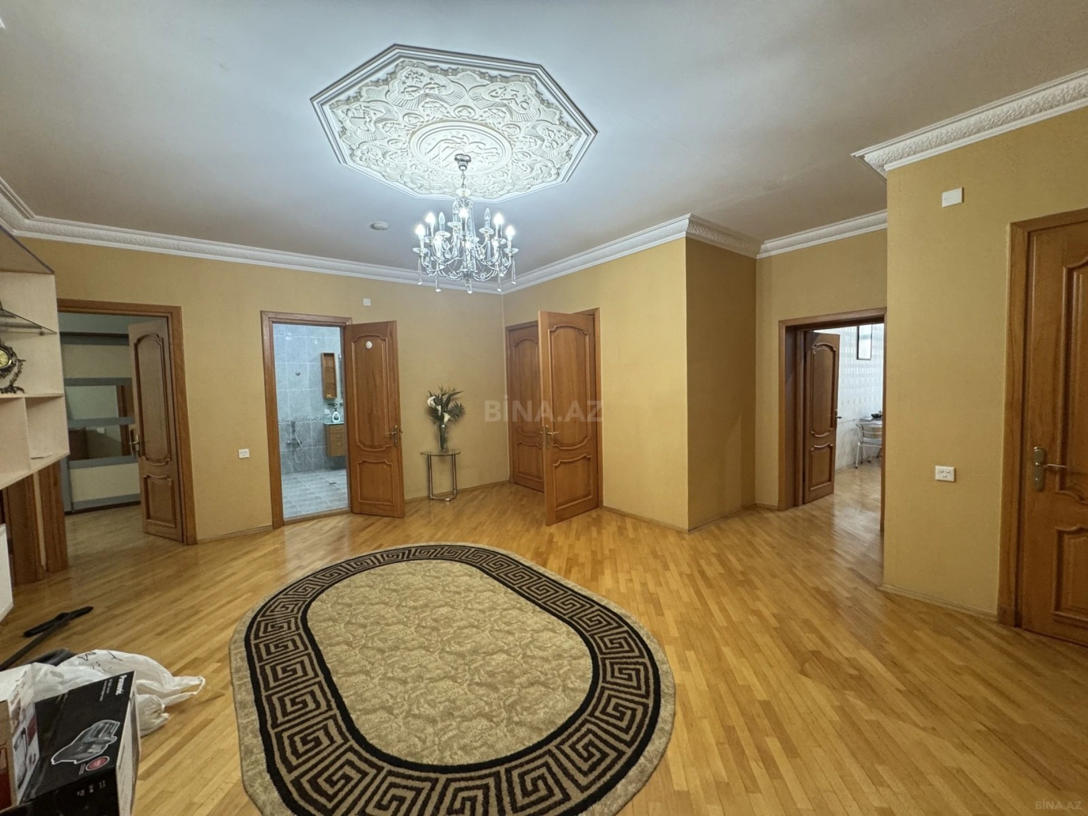 Kirayə verilir 3 otaqlı mənzil 180 m²