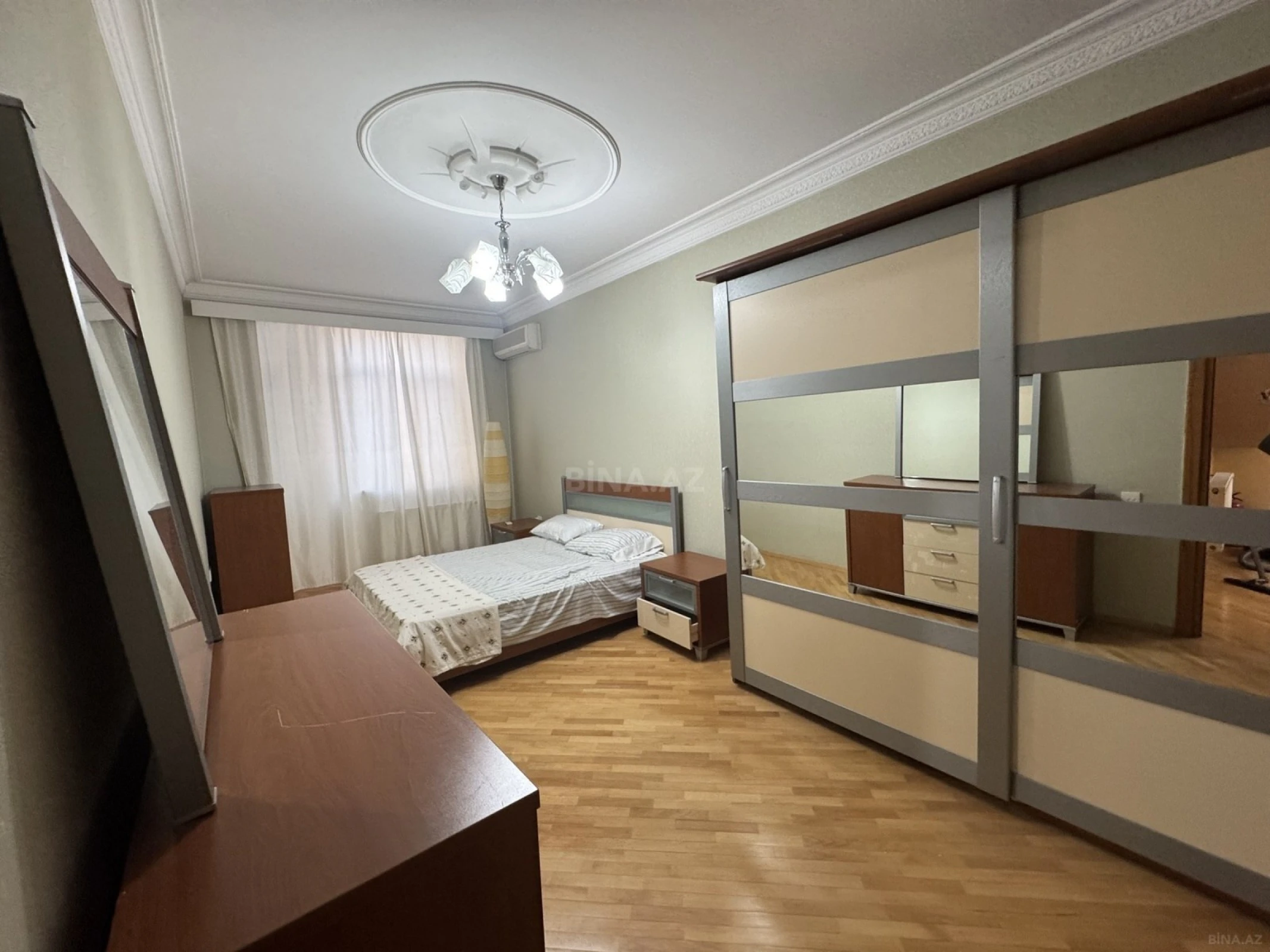 Kirayə verilir 3 otaqlı mənzil 180 m²