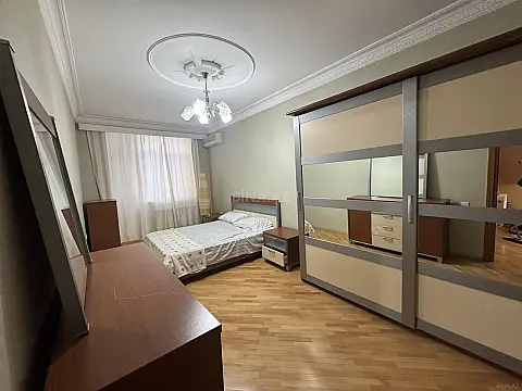 Kirayə verilir 3 otaqlı mənzil 180 m²