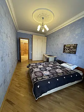 Kirayə verilir 3 otaqlı mənzil 180 m²