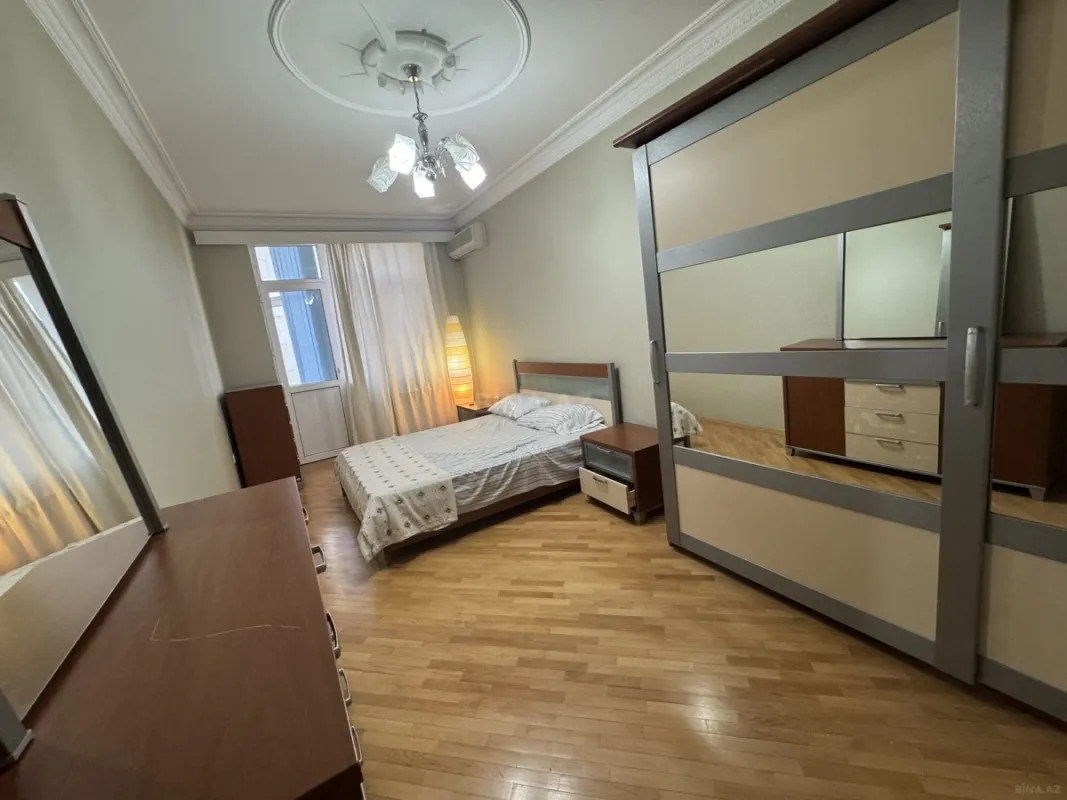 Kirayə verilir 3 otaqlı mənzil 180 m²