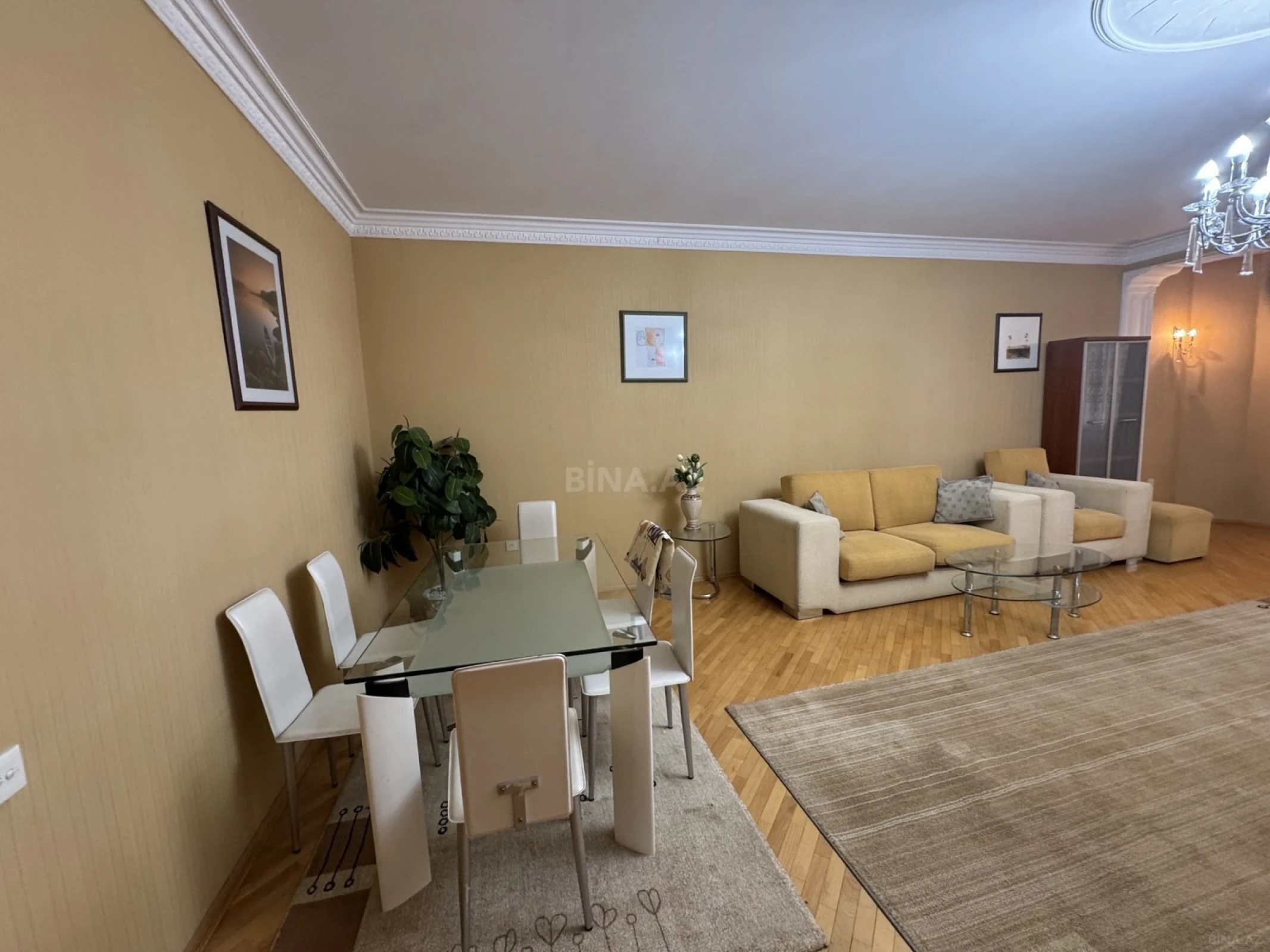 Kirayə verilir 3 otaqlı mənzil 180 m²