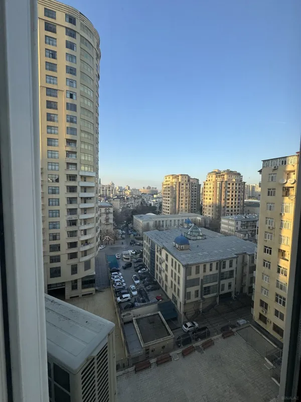 Kirayə verilir 3 otaqlı mənzil 180 m²