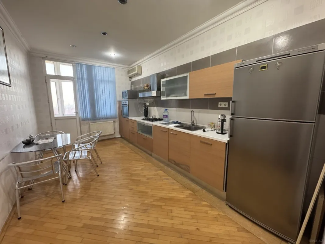 Kirayə verilir 3 otaqlı mənzil 180 m²