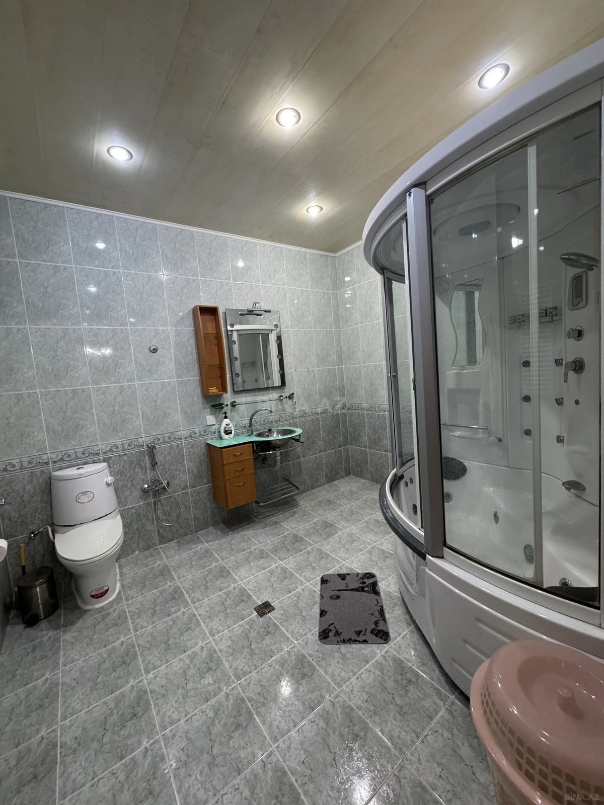 Kirayə verilir 3 otaqlı mənzil 180 m²