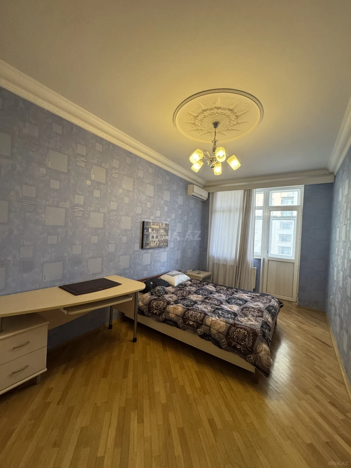 Kirayə verilir 3 otaqlı mənzil 180 m²