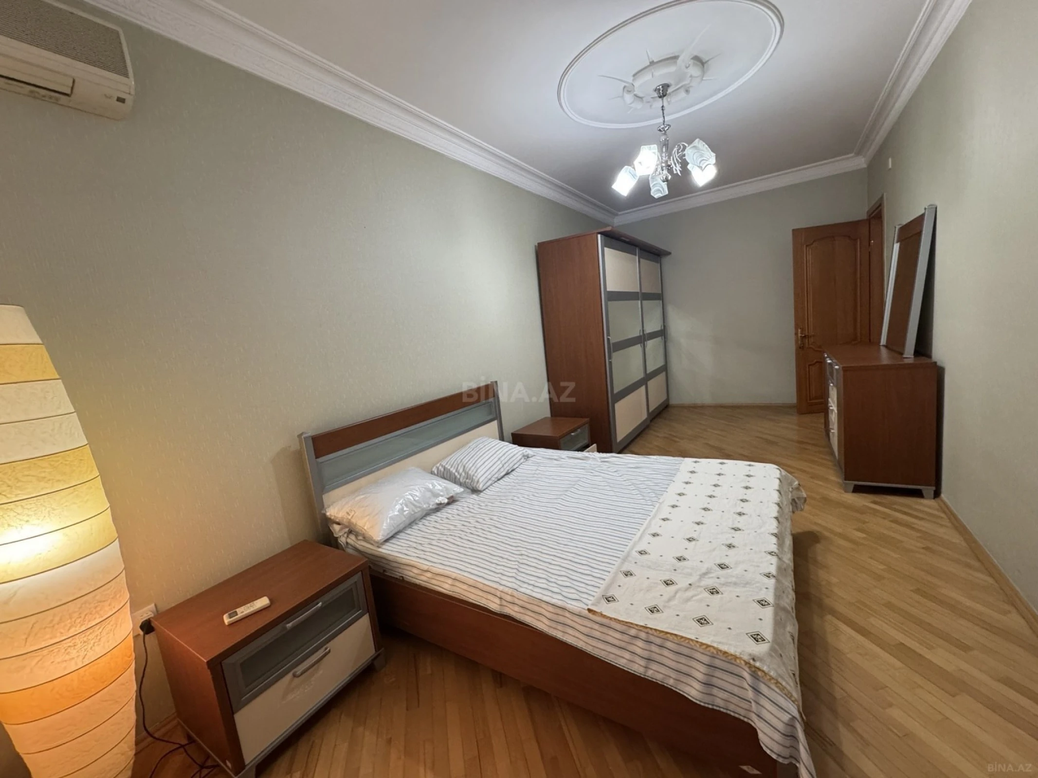 Kirayə verilir 3 otaqlı mənzil 180 m²