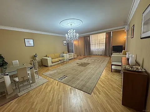 Kirayə verilir 3 otaqlı mənzil 180 m²