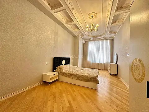 Satılır 3 otaqlı mənzil 166 m²