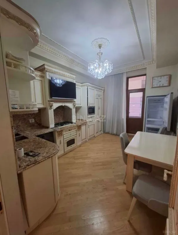 Satılır 3 otaqlı mənzil 166 m²