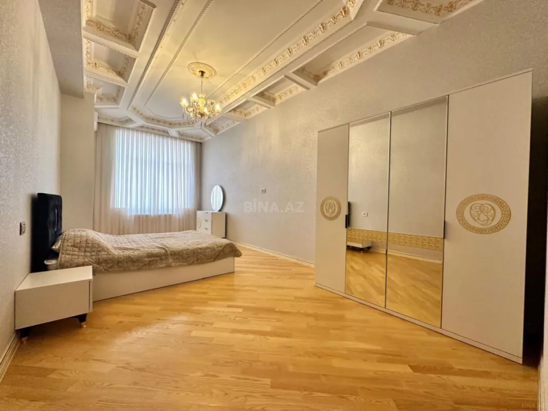 Satılır 3 otaqlı mənzil 166 m²