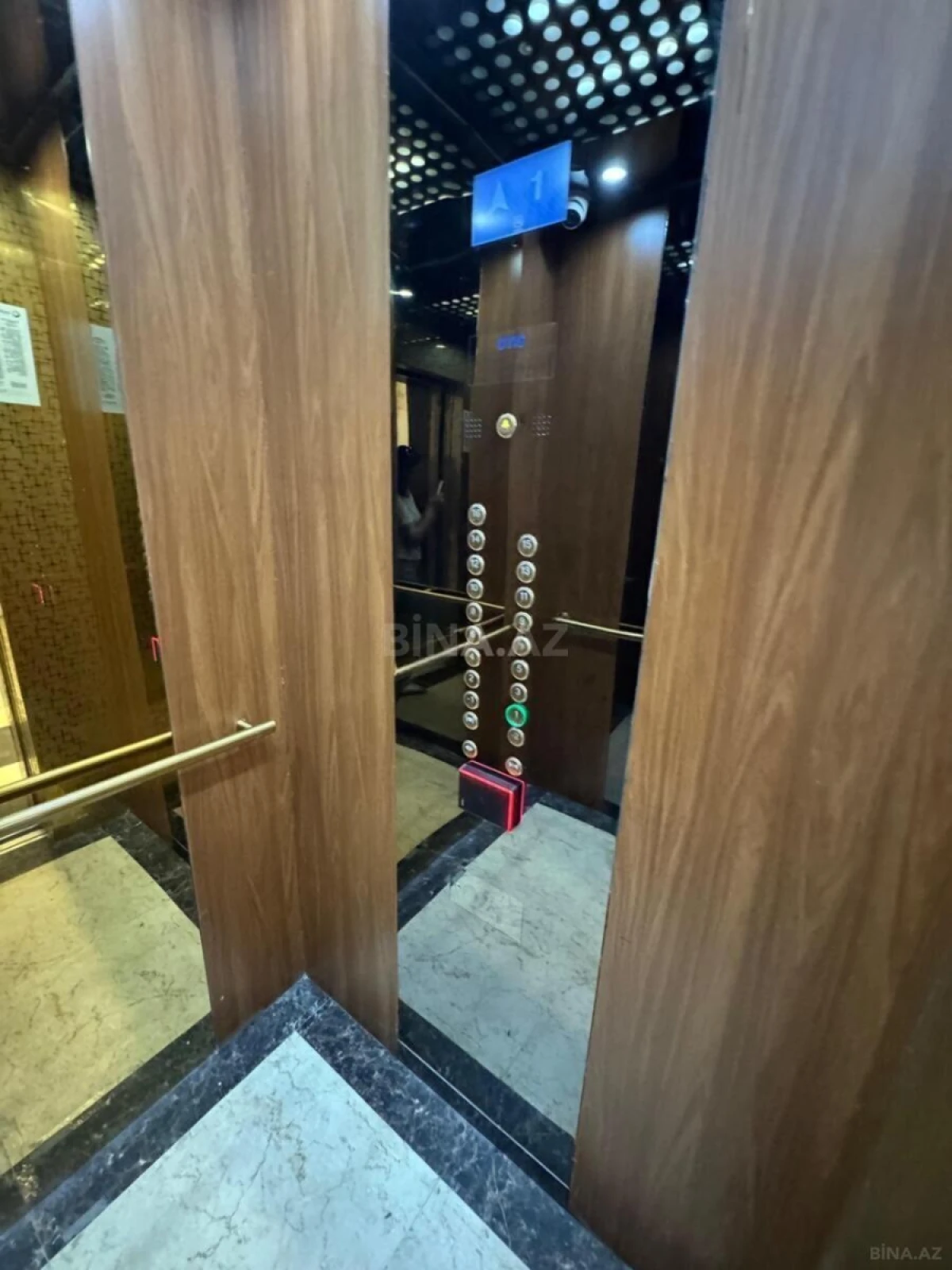 Satılır 3 otaqlı mənzil 118 m²