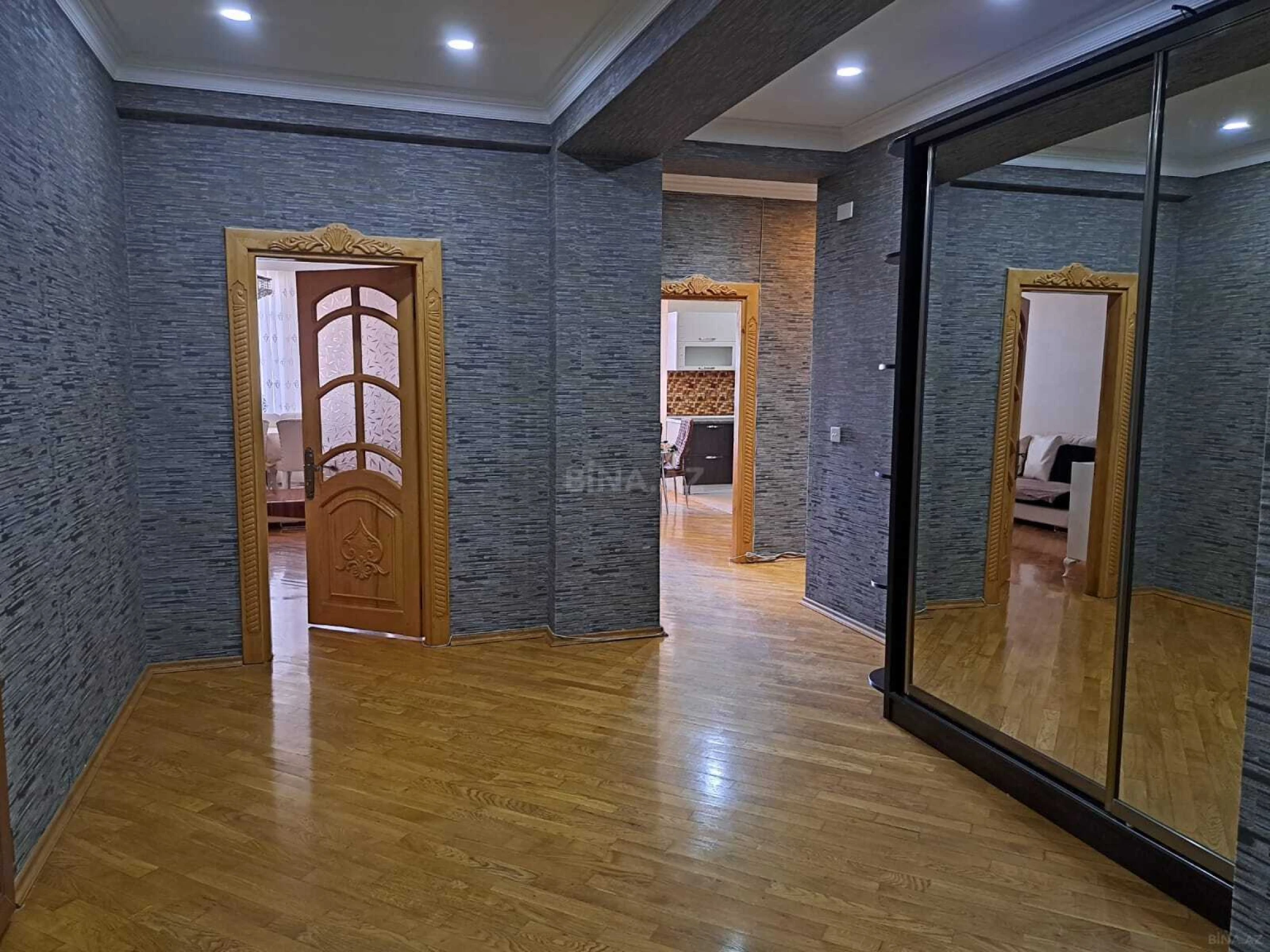 Satılır 3 otaqlı mənzil 125 m²