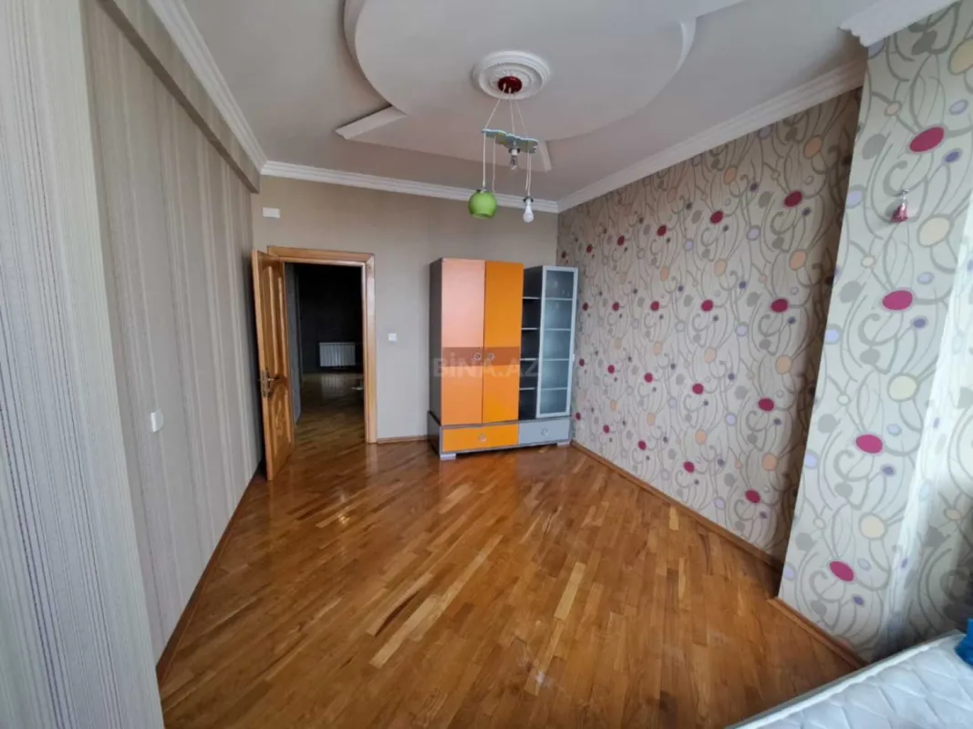 Satılır 3 otaqlı mənzil 125 m²