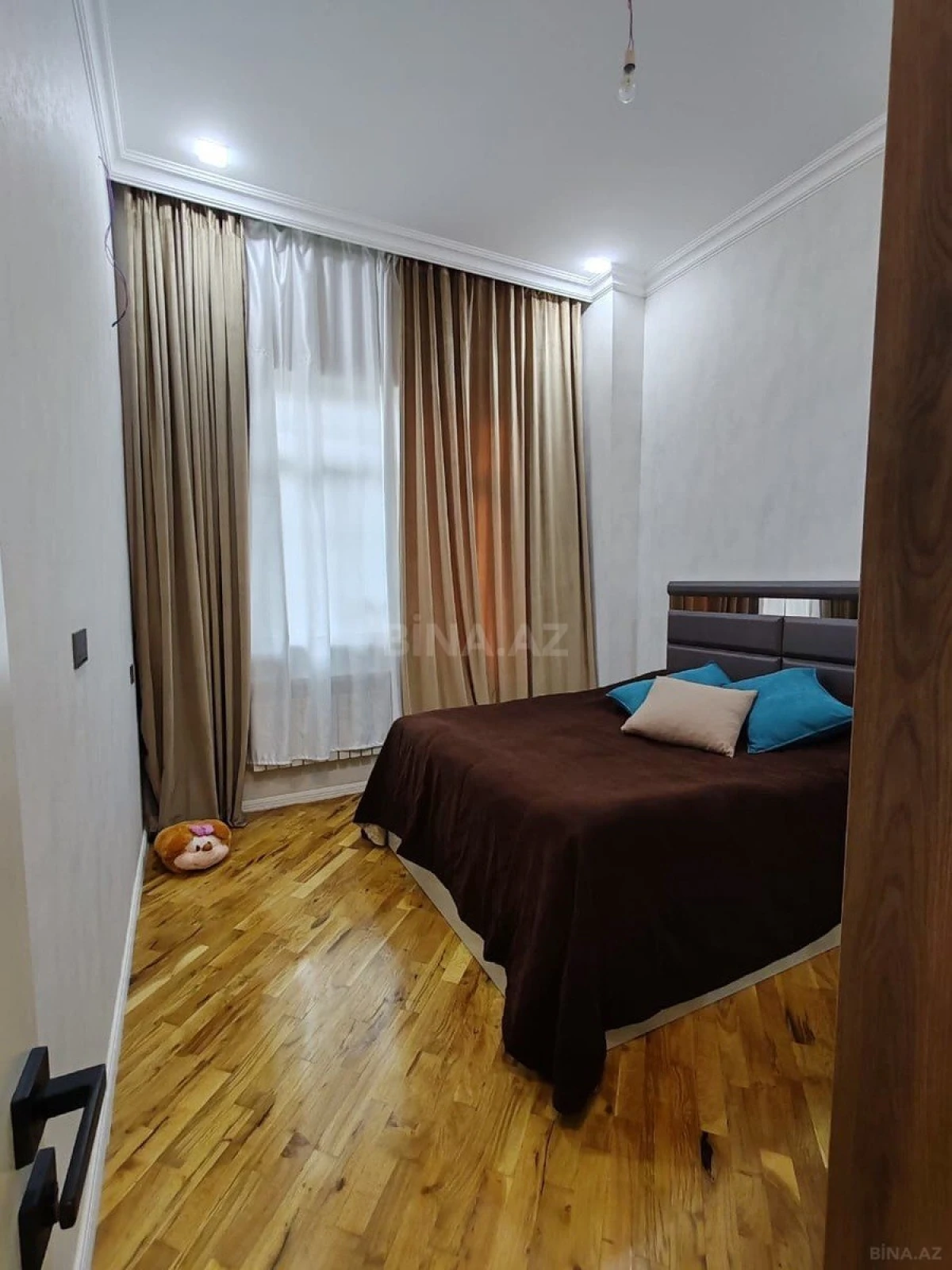 Satılır 3 otaqlı mənzil 125 m²