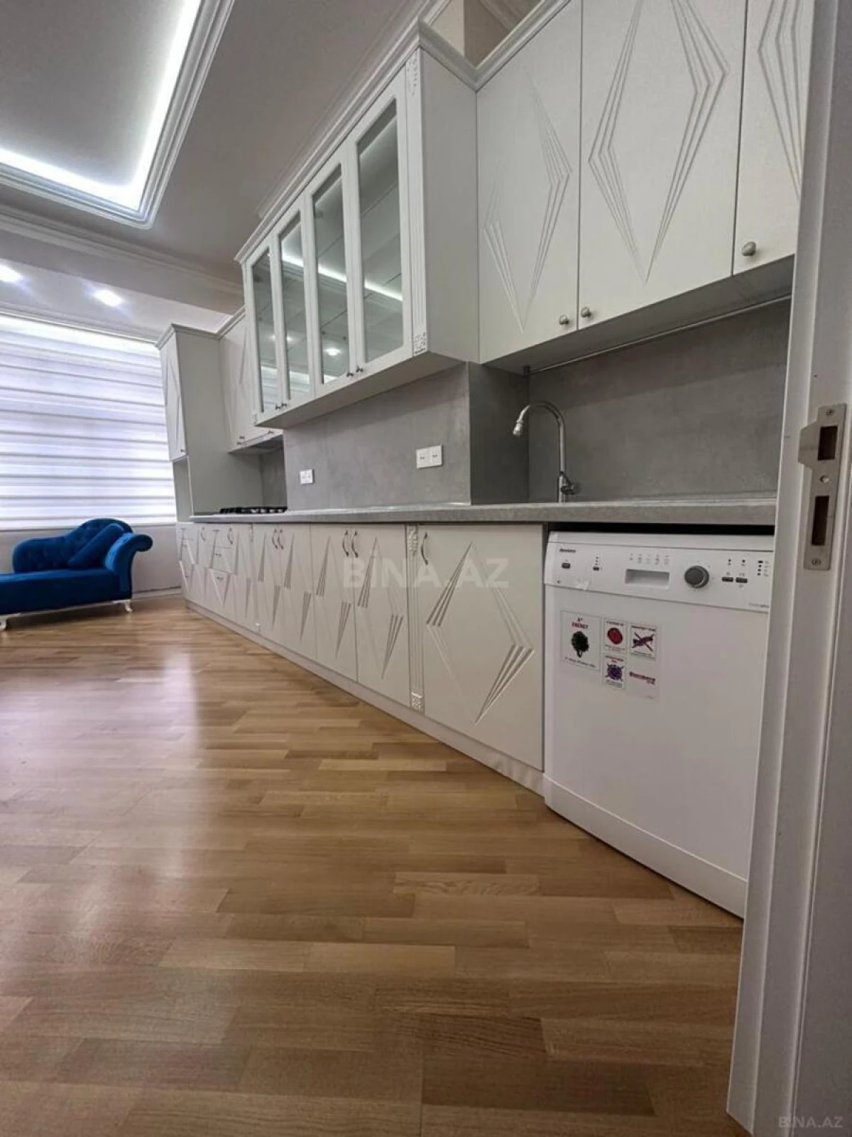 Satılır 3 otaqlı mənzil 117 m²