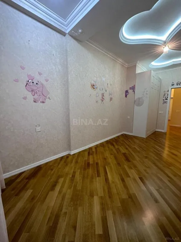 Satılır 3 otaqlı mənzil 117 m²