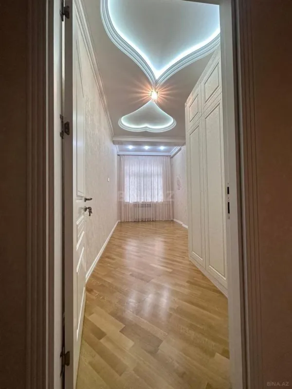 Satılır 3 otaqlı mənzil 117 m²