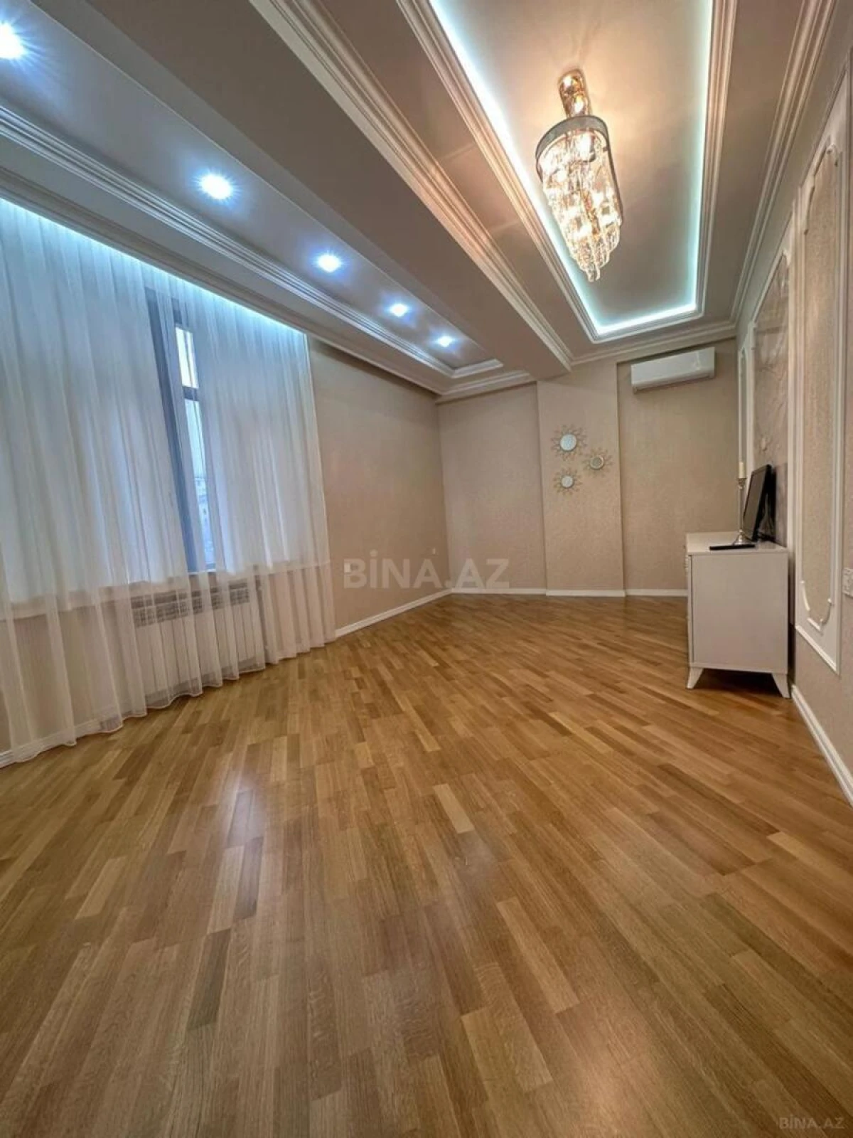 Satılır 3 otaqlı mənzil 117 m²