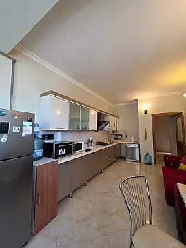 Satılır 2 otaqlı mənzil 140 m²